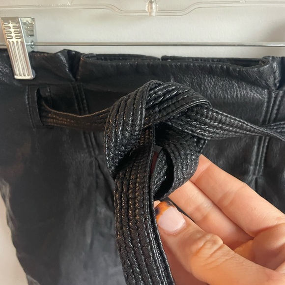 Free People NWT Payton Paperbag Black Faux Leather Textured Mini Skirt 0 -J - Picture 7 of 8
